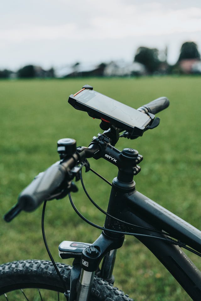 phone-on-bike